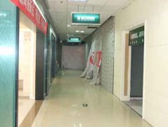 括兰海陶瓷建材广场正在内的很多商家纷纷用幕